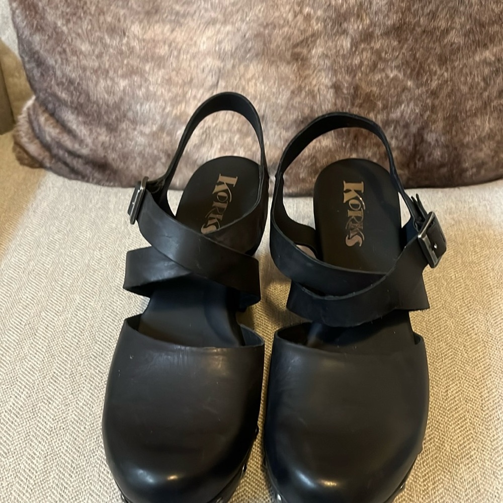 Women’s black Korks size 8